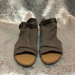 Size 7 Very G Sandals